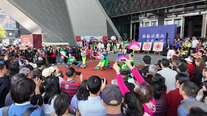 民族大聯(lián)歡活動現(xiàn)場（融媒體中心  供圖）.jpg