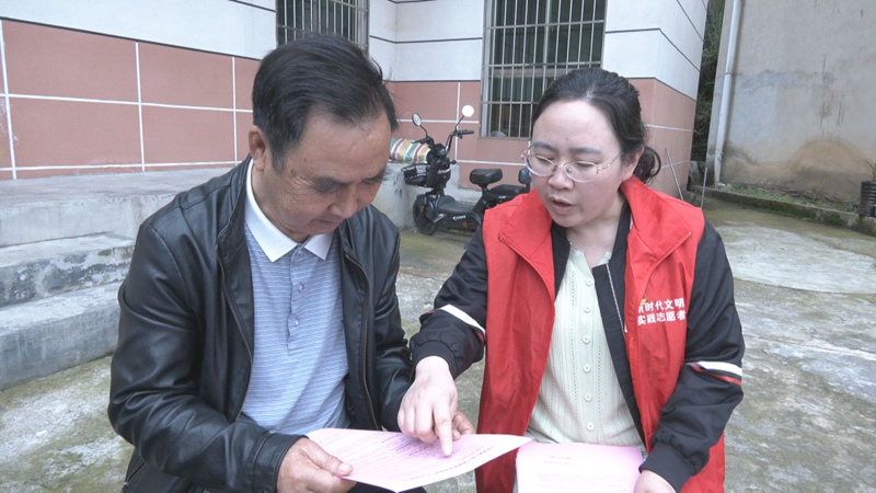 駐村干部收集村民意見現(xiàn)場。