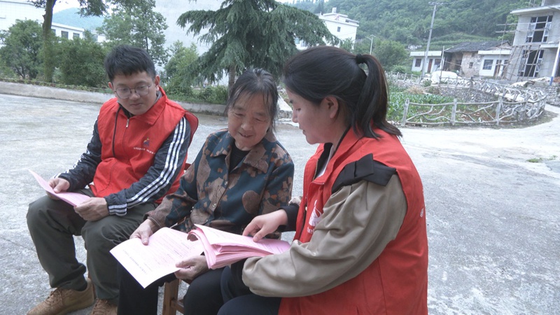 駐村干部收集村民意見現(xiàn)場。
