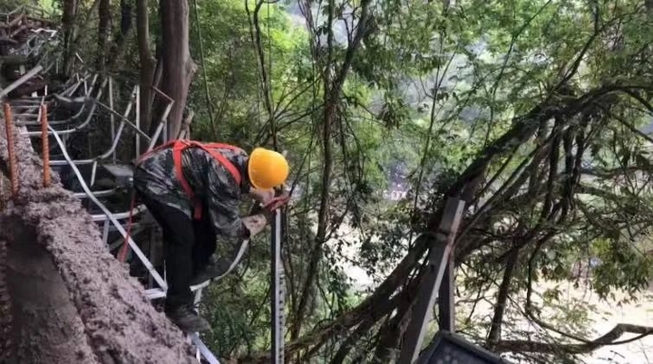 黃果樹旅游區(qū)對水量的監(jiān)測和檢查.jpg