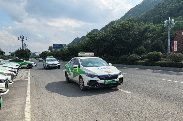 愛(ài)心送考車(chē).jpeg