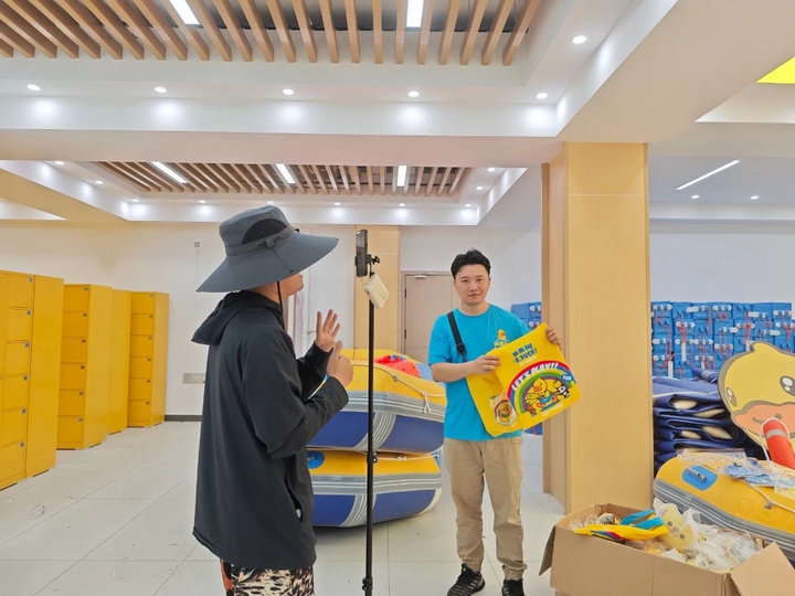 通過抖音直播間進(jìn)行早鳥票預(yù)售.jpg