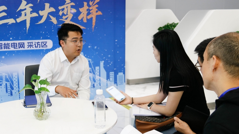 媒體采訪現(xiàn)場。王予安攝.jpg