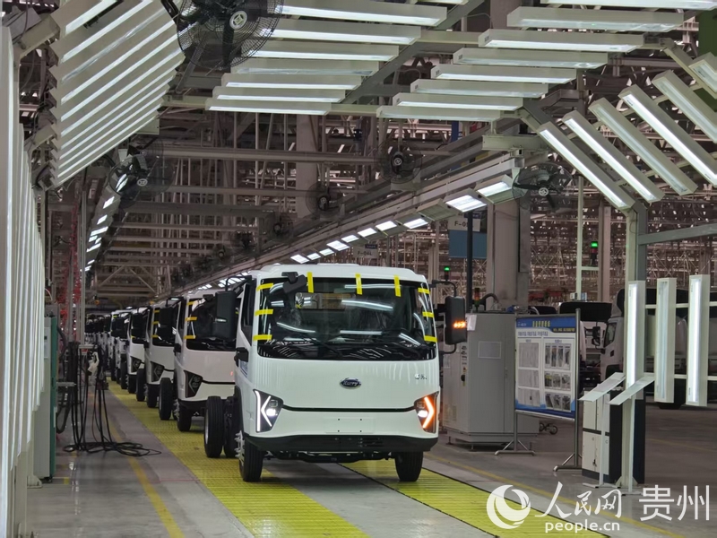 貴州長江汽車公司總裝車間一隅。人民網(wǎng) 黃小桃攝.jpg