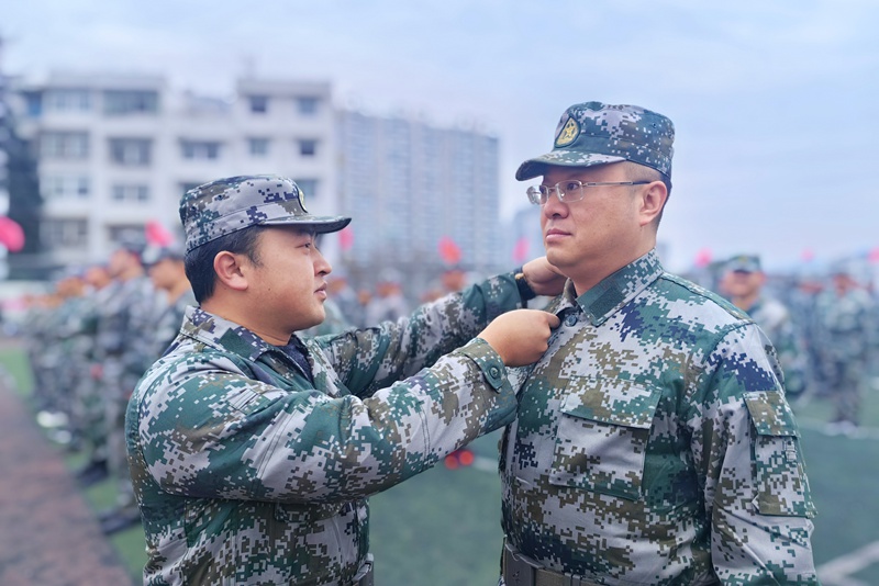 市西街道“三項(xiàng)教育”暨軍事訓(xùn)練啟動(dòng)儀式舉行 啟動(dòng)儀式。劉蘇黔攝