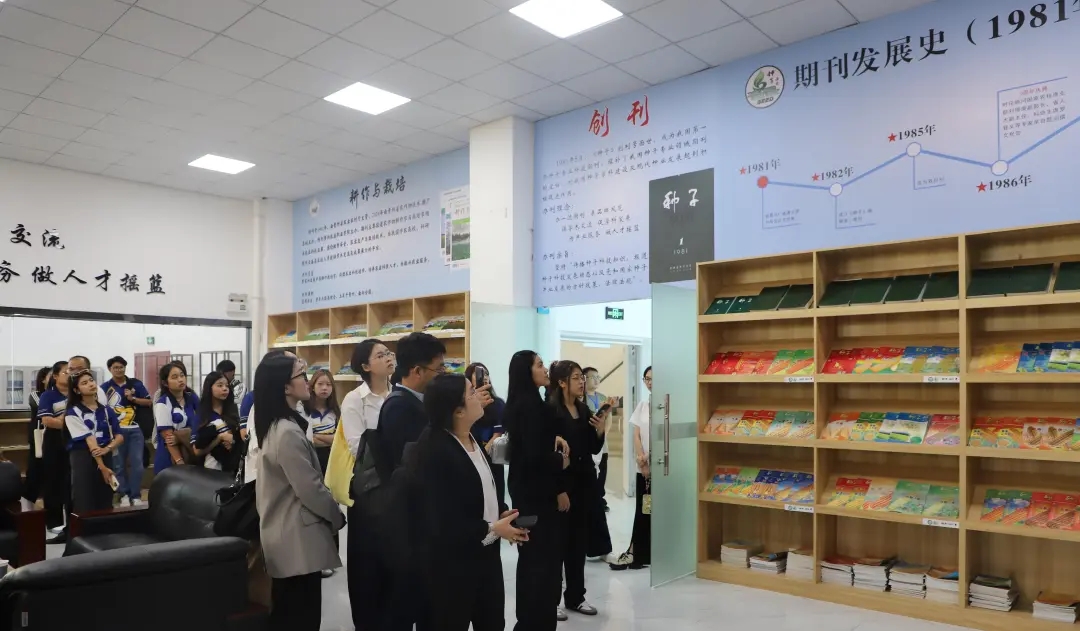 參觀學(xué)報編輯部。