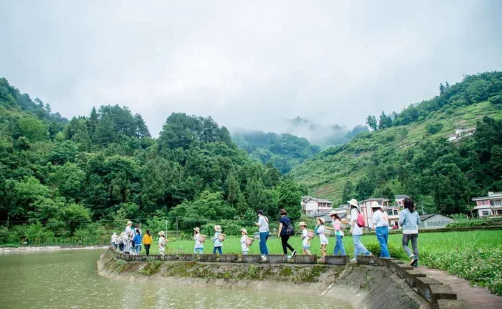 習水仙源：山水田園間蘊藏著享受清涼與田園樂趣的雙重避暑密碼。習水縣融媒體中心供圖.jpg