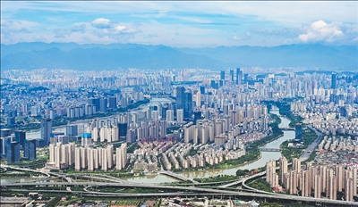在福建福州鼓山觀景臺(tái)拍攝的閩江及其支流。新華社記者 宋為偉攝