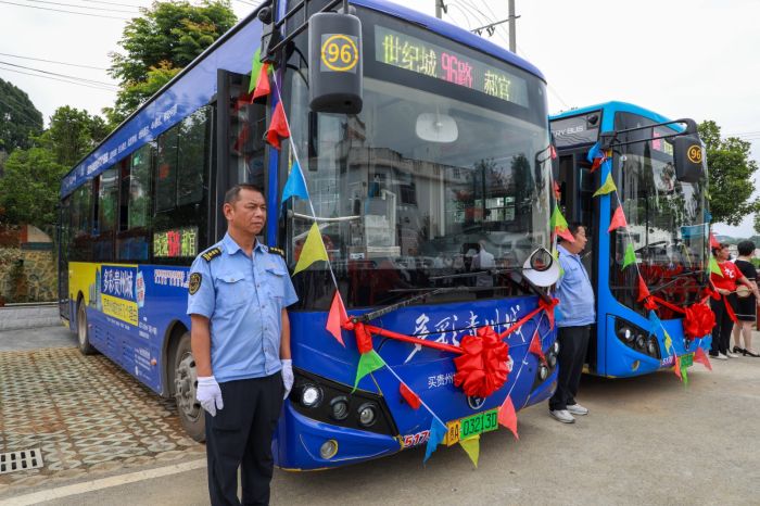 96路公交線路開通儀式現(xiàn)場.jpg