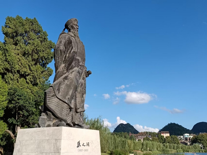 張之洞雕像。.jpg
