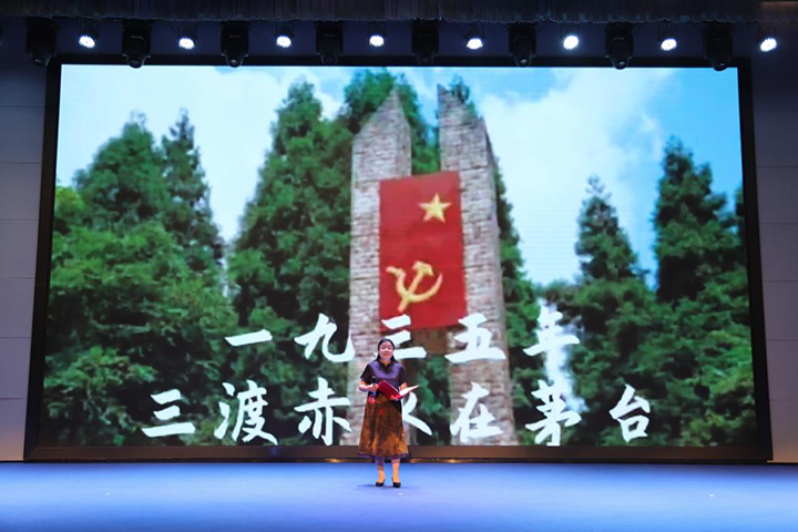 讀者在現(xiàn)場深情朗誦。