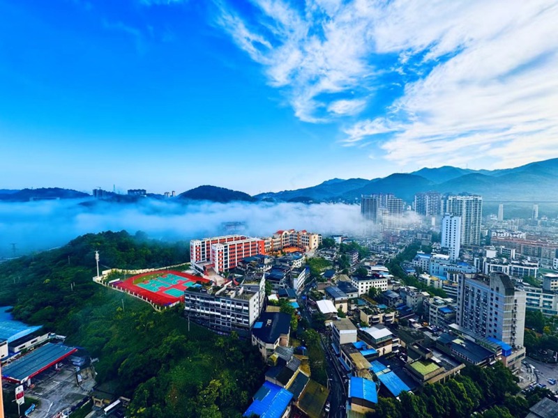 文明創(chuàng)建展新顏。