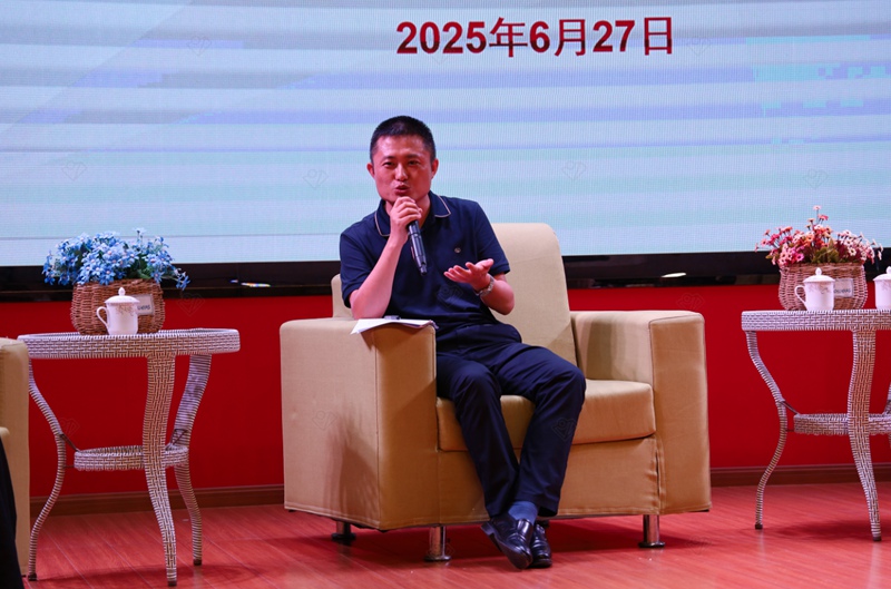 鄢仁嵩發(fā)言。