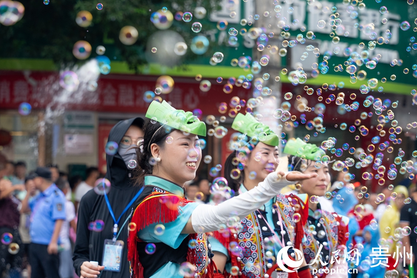 參加“水龍節(jié)”儺舞展演的演員。人民網(wǎng)記者 涂敏攝