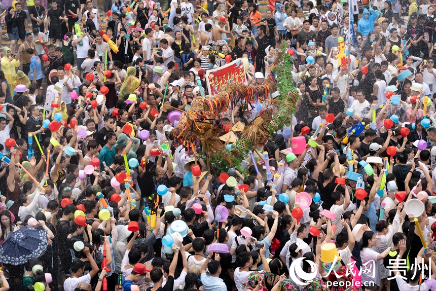 2025德江“水龍節(jié)”活動現(xiàn)場。人民網記者 涂敏攝
