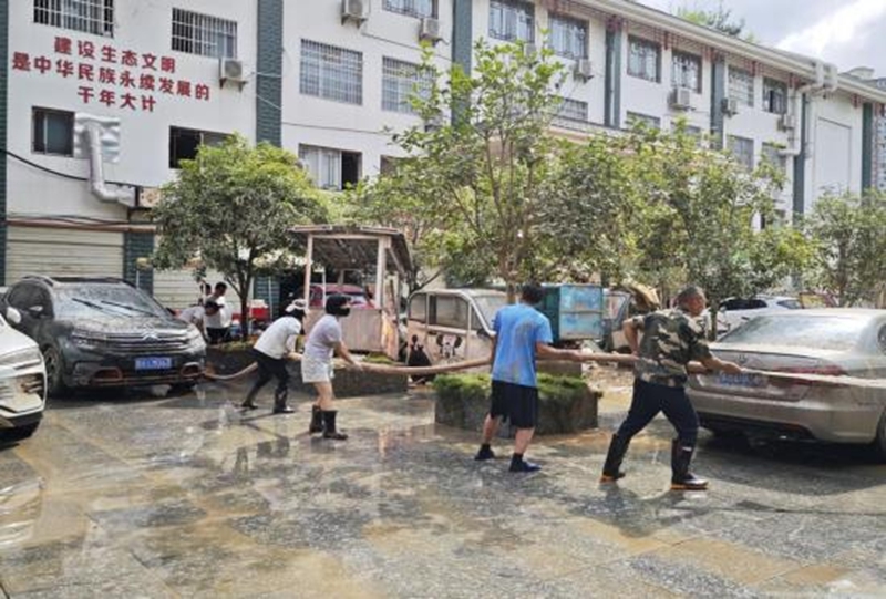 黔東南州生態(tài)環(huán)境局全力支援榕江縣抗洪搶險。