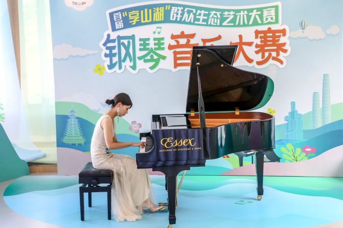 參賽選手依次上臺(tái)演奏。