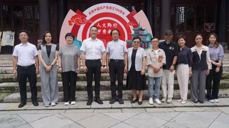活動(dòng)現(xiàn)場部分嘉賓合影。