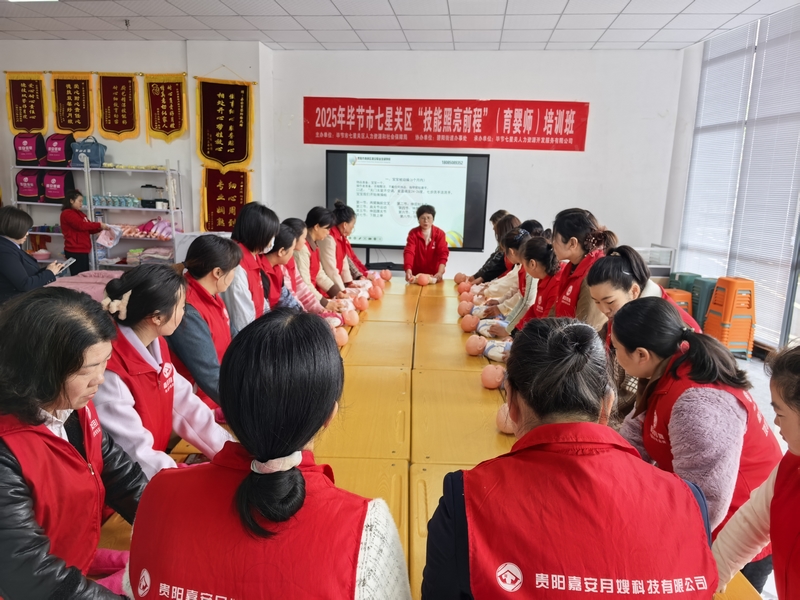 七星關(guān)區(qū)零工市場組織開展職業(yè)技能培訓(xùn)。七星關(guān)區(qū)融媒體中心供圖
