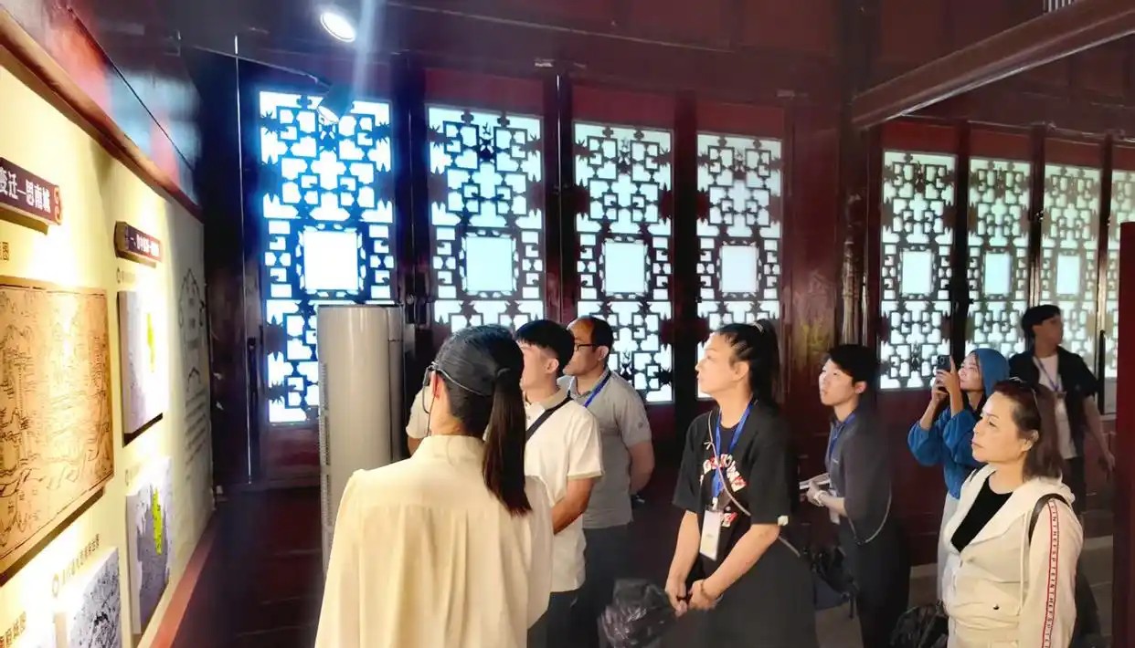 兩岸媒體代表進(jìn)貴州銅仁。