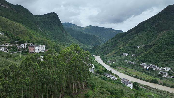 羊磴鎮(zhèn)。王印攝）