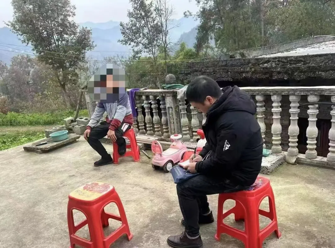上門(mén)走訪社矯對(duì)象了解最新情況。