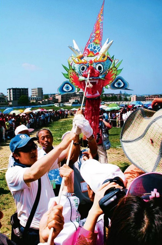巨型龍形風(fēng)箏。白云區(qū)委宣傳部供圖