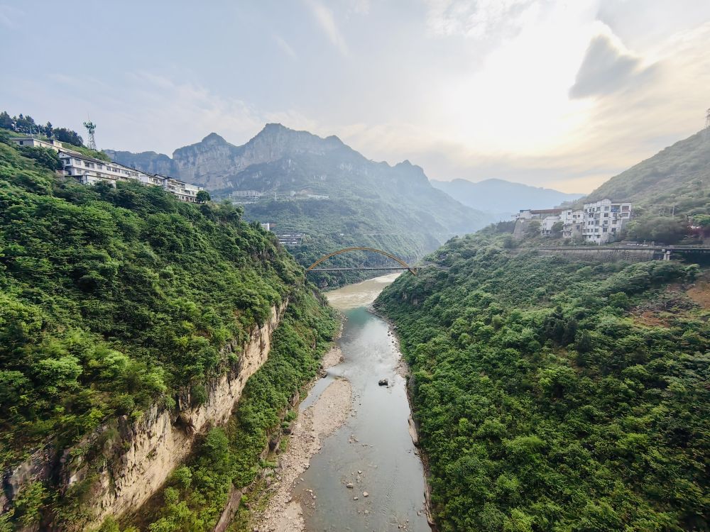 赤水河的支流桐梓河小水電站清理整改后，河流恢復(fù)自然流態(tài)。受訪者供圖