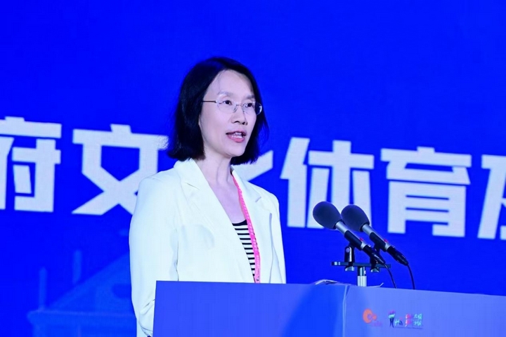 香港特區(qū)政府文化體育及旅游局康樂及文化事務(wù)署署長陳詠雯致辭.jpg