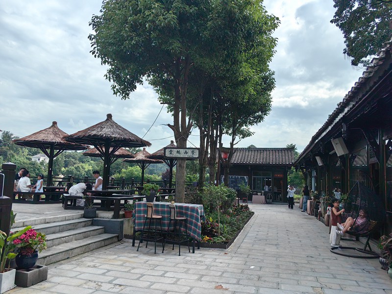 民宿旁的西餐廳。