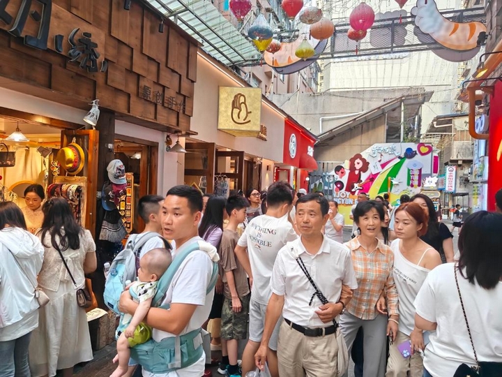 南明旅游市場“熱辣滾燙”.jpg