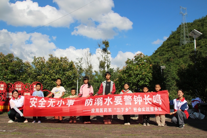 志愿者開展防溺水宣傳.JPG