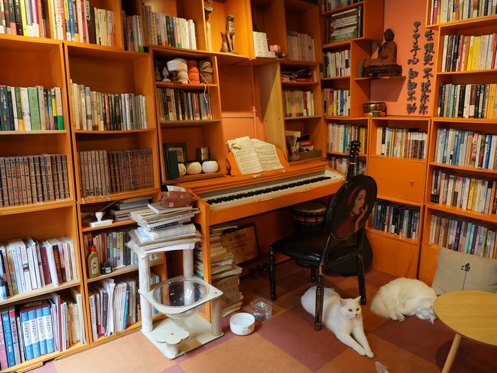 古城咖啡館一角。