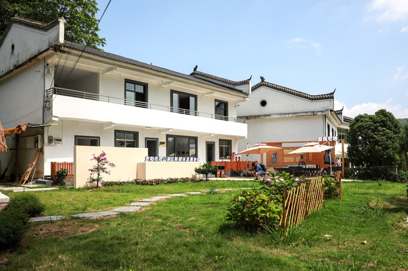 貴陽市觀山湖區(qū)新媒體發(fā)展協(xié)會(huì)位于朱昌鎮(zhèn)高寨村。