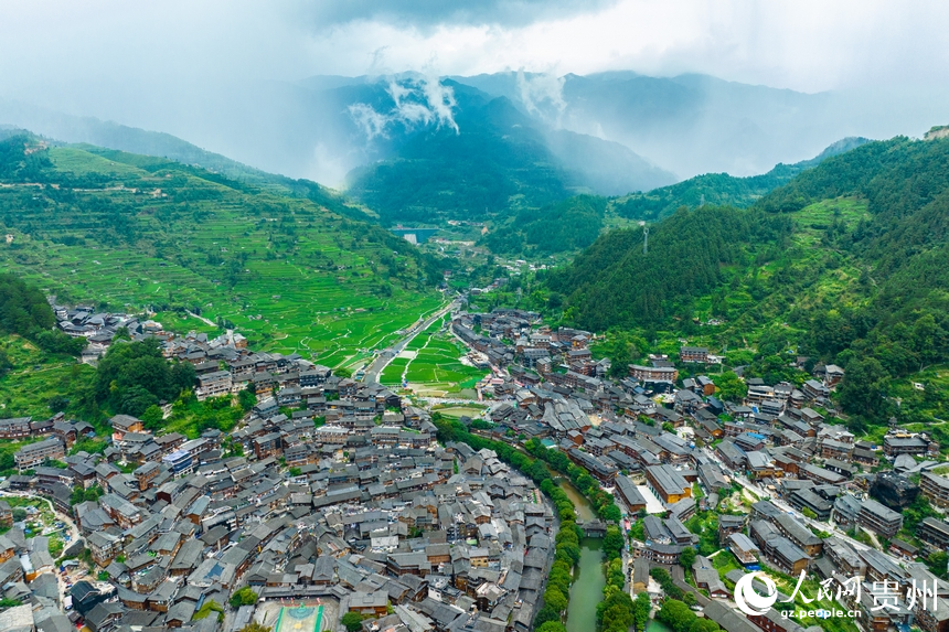 航拍西江千戶苗寨。人民網(wǎng) 陽(yáng)茜攝