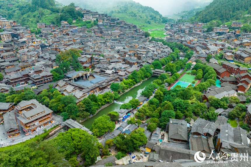 航拍西江千戶苗寨。人民網(wǎng) 陽(yáng)茜攝
