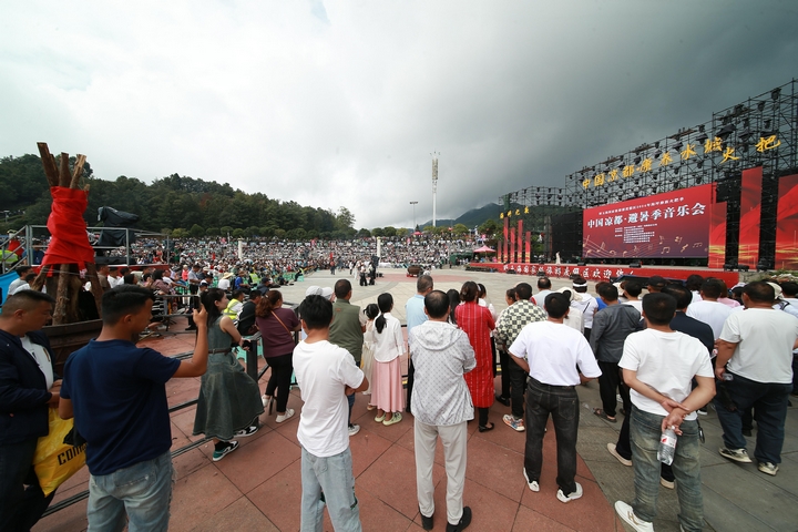 相約火紅未來！六盤水市水城區(qū)7月18日開啟2025年“火把季”盛宴。