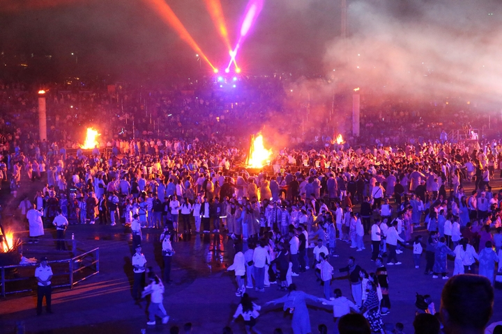相約火紅未來！六盤水市水城區(qū)7月18日開啟2025年“火把季”盛宴。