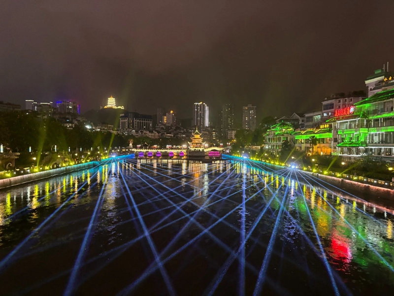 甲秀樓的夜景。譚升元攝.jpg