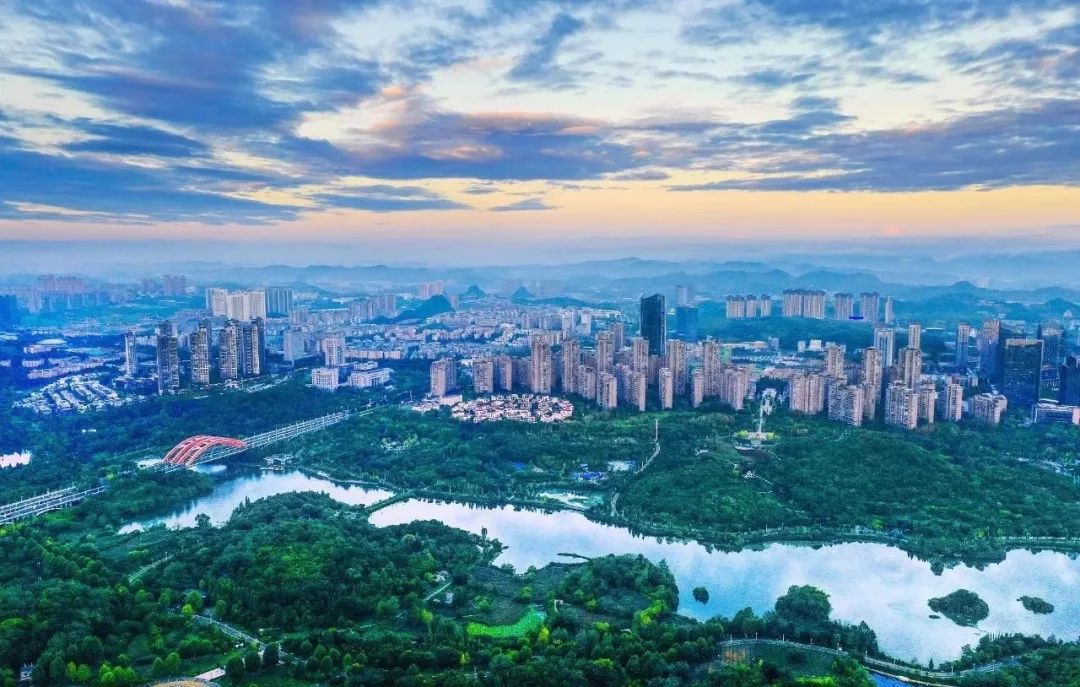 綠意盎然的貴陽市觀山湖。吳林燚攝