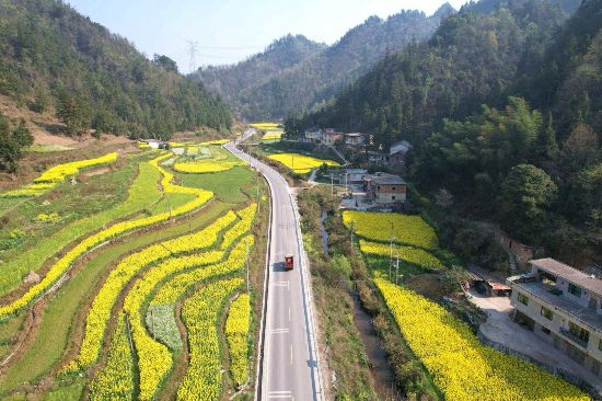 S206線下谷頂路段。潘茜攝